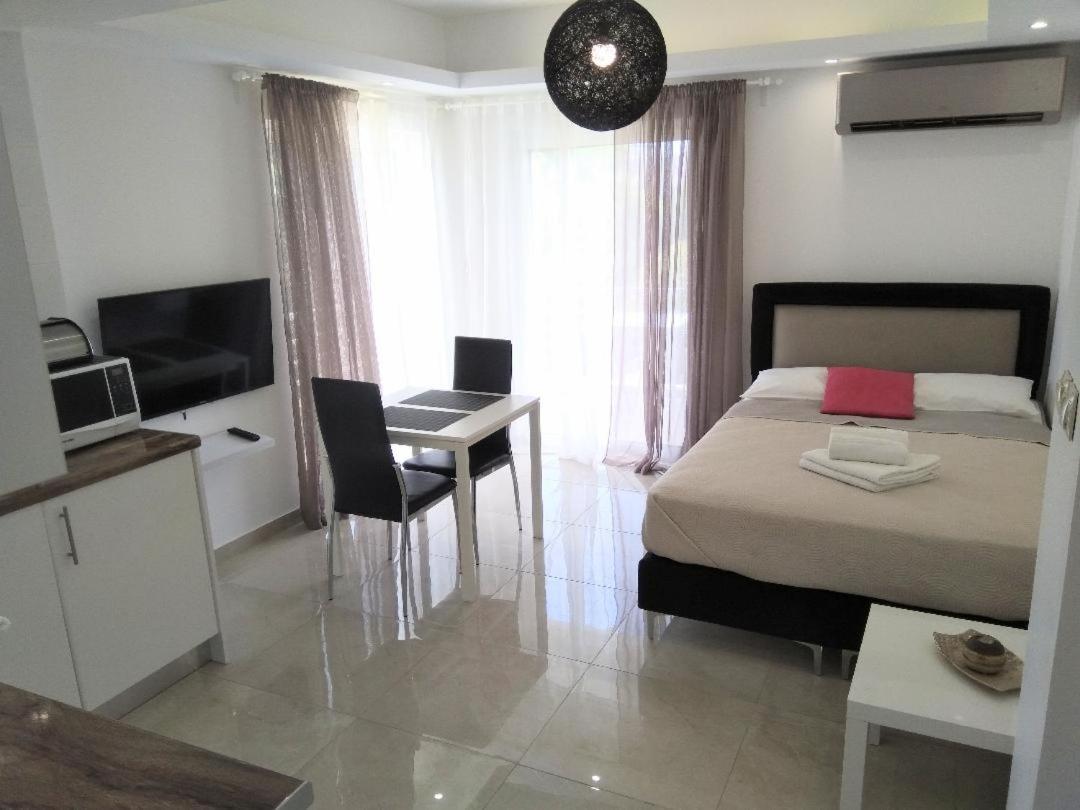 Athena Apartment Artemida  Luaran gambar